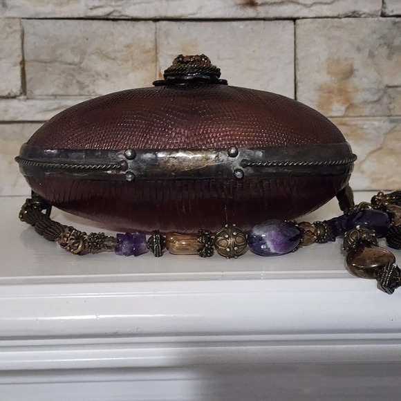 Maya Evangelista Hard Resin Cross Body Bag with Removable Beaded Strap - Picture 13 of 16